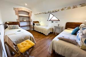 chambre Amaranthe vs 3 lits simple avec salle de bain wc privatif