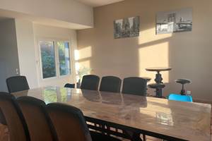 salle-a-manger-grande-table-repas-famille-amis-baden-golfe-du-morbihan-bretagne