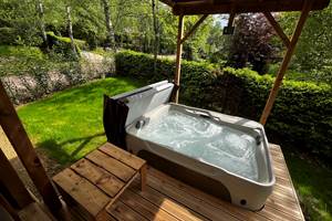 Spa privatif chauffé à 38°C avec vue sur la Forêt