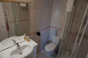 Salle de bains d'une chambre d'hôtes pas chère à Douarnenez