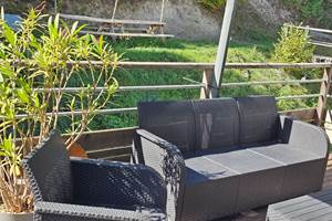 Le coin salon sur la terrasse du gîte