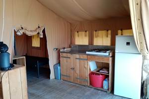 camping-la-perle-creuse-tente-safari-cuisine