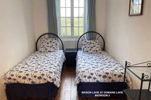 Maison Lavie chambre 3 lit jumeaux1