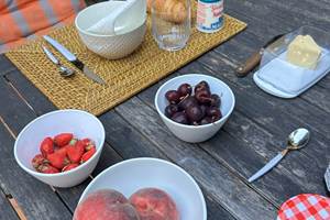 petit déjeuner terrasse maison garesché