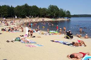LAC DE VASSIVIERE AUPHELLE PLAGE