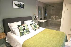 SUITYECELADONbedroom2