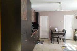 CUISINE TOUT CONFORT AVEC COIN REPAS 4/6 PERS