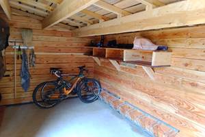 Garage 10 vélo/VAE sécurisé avec petit atelier de réparation