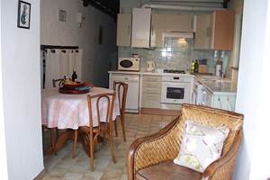 La cuisine avec coin de repas