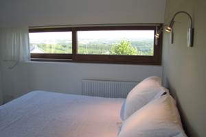 Chambre 1 avec lit double et balcon (photo 2)