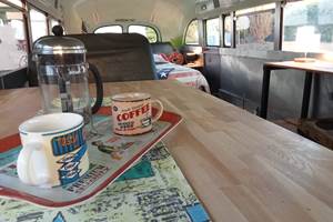 camping-la-perle-creuse-SchoolBus Crown-2personnes-intérieur