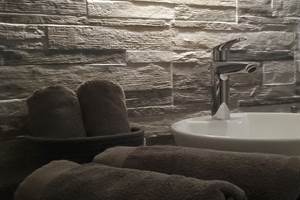 salle-de-bain-confort-douche-peignoirs