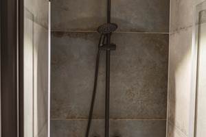 Gi^te Maud Neuprez. 10-25 BOOKING HD-73