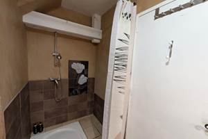 salle-bain-saisonnee-gite-panoramique-douche-privee-bien-etre-centres-aveyron.jpg