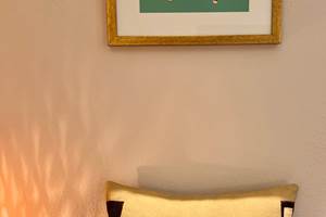 CHAMBRE JAUNE 1ER E´TAGE de´tail commode MF