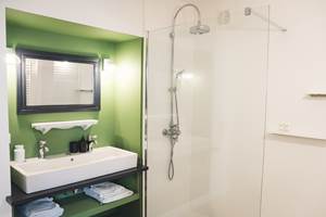 Maison-Vitis-les-Sentiers-de-Solutre´-salle-de-bain
