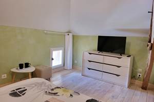 Chambre avec télévision