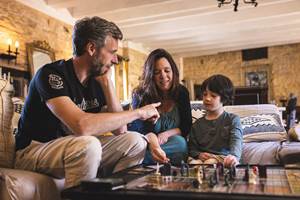 Chateau de Saint Chamarand, Grand salon, ludotheque, Bruno et Marjolaine