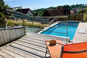 petite terrasse haute et la piscine