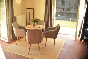 woonkamer-oever-zicht-ambleve-ecolodge