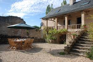 terrasse-le-chateau-de-pervinquieres-exterieur