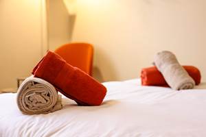 •	linge de bain fourni