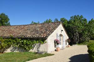 Dépendance en pierres blanches traditionnelles du Quercy