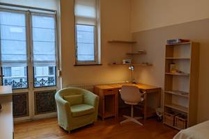 salon-coté bureau et balcon