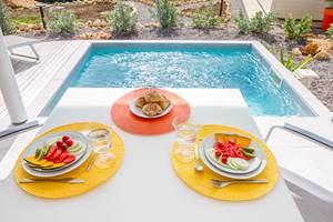 Villa Lagon repas avec vue plongeante sur la piscine