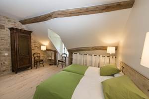 GîtedecharmeAnnecyHébergementGeneveChâteaudeMarignaLocationGîtepiscineruralSéjournaturehistoriqueJuraLocationvacancesmontagneskimedievalstudio