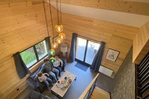 Salon avec vue sur la terrasse