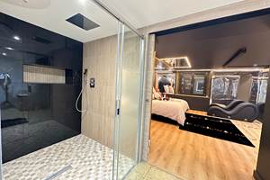 love-room-eden-de-roques-douche-sensorielle