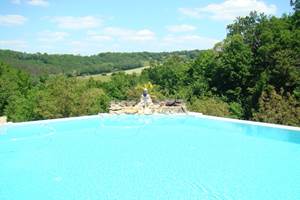 piscine à double débordements et traitée au sel