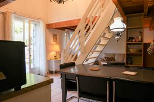 Porte d'entrée, cuisine, salon