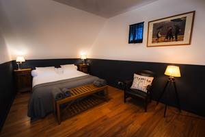 chambre les danseurs: le lit queen size