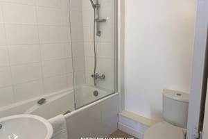 Maison Lavie chambre principale salle de bain prive´e1