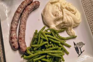 aligot-saucisse-saisonnee-specialite-aveyronnaise-table-hotes-centres