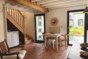 Coin déjeuner de la Suite Rouge Flamand