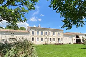 Facade sud - Domaine de Lanis - Chambre hotes Castelnaudary