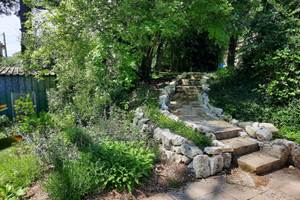 chemin-briques-locales-jardin-aromatique