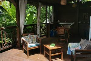 le-secret-d-alpinia-terrasse-piscine- privative