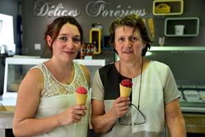 Julie et Geneviève GIRAUD, ce sont elles qui vous régalent avec leurs fameuses glaces