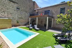 Gîte Le Pressoir à Montblanc avec piscine privée et jardin