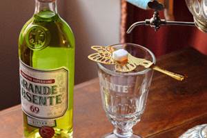 26-02-27 fontaine avec abscinthe et verrre