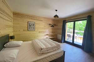 Suite parentale avec lit Queen Size donnant sur la terrasse