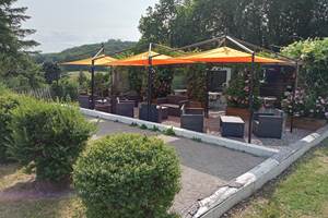 camping-la-perle-creuse-boulodrome et salon