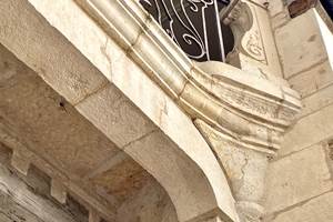 Detail_architecture_bourgogne_hotel_particulier_semur_en_Auxois