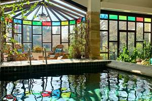 Maison d'hôtes et piscine intérieure chauffée