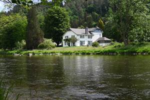 zomerlandschap-oever-ambleve-ecolodge.jpg