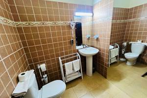 RIAD-AIT-BENHADDOU-Ouarzazate-Chambre-double-salle-de-bain